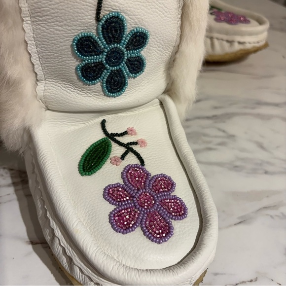 Mukluks Rosa Scribe Custom handmade Indigenous Art Beaded rabbit fur - Picture 4 of 10